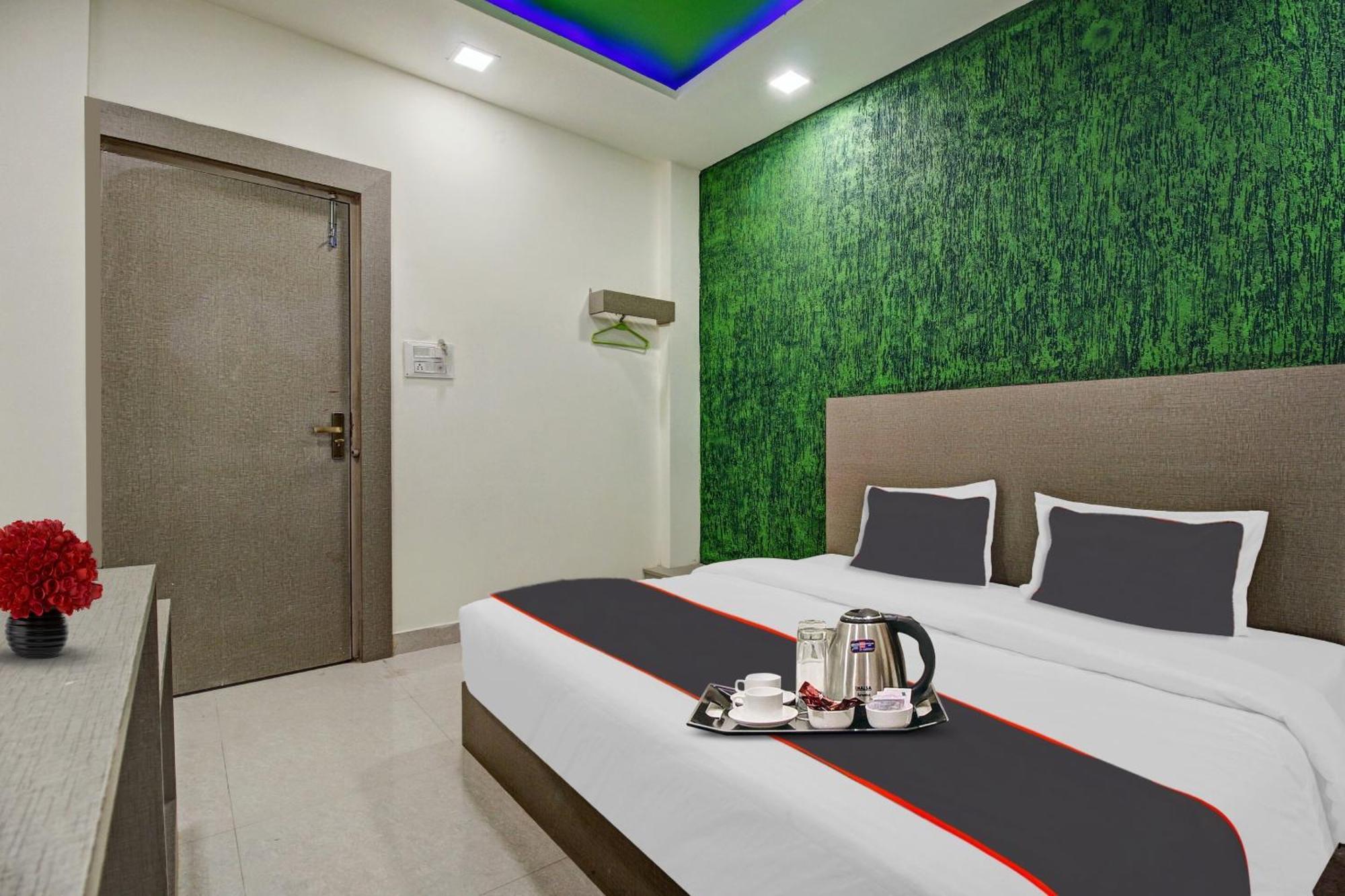 Super Collection O The Wishtler Hotell Bhopal Exteriör bild