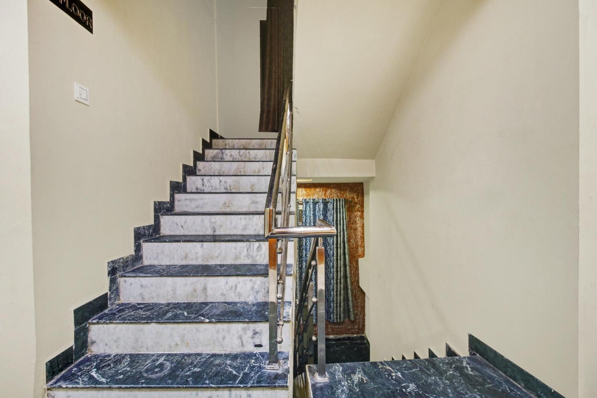 Super Collection O The Wishtler Hotell Bhopal Exteriör bild