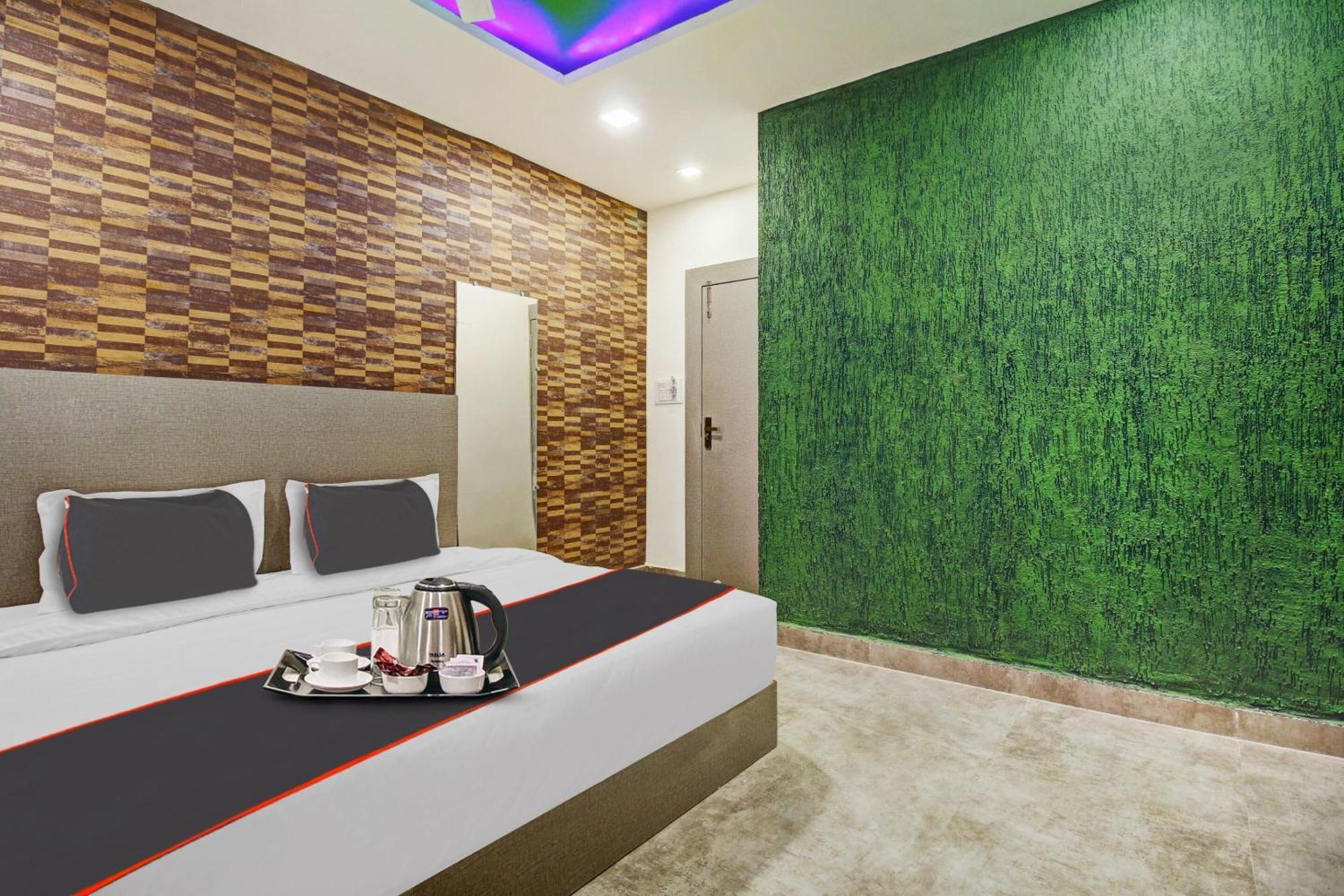 Super Collection O The Wishtler Hotell Bhopal Exteriör bild