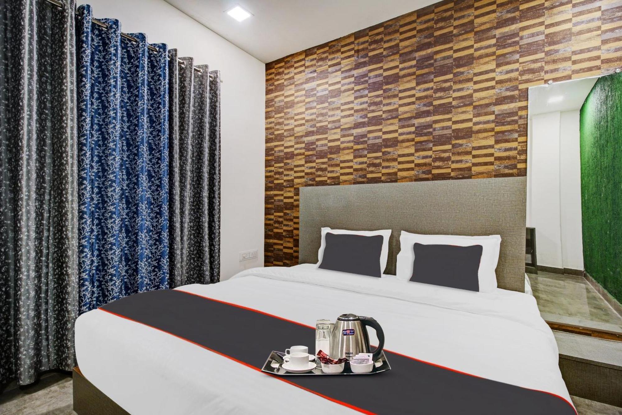 Super Collection O The Wishtler Hotell Bhopal Exteriör bild