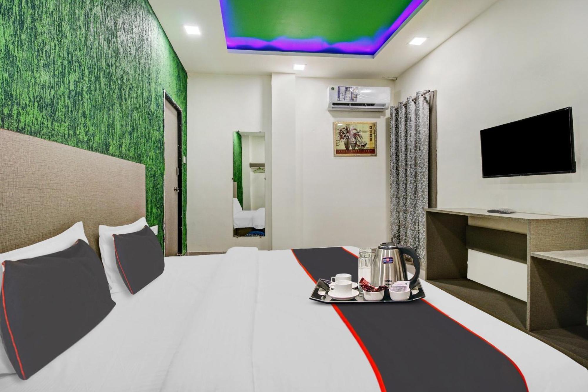 Super Collection O The Wishtler Hotell Bhopal Exteriör bild